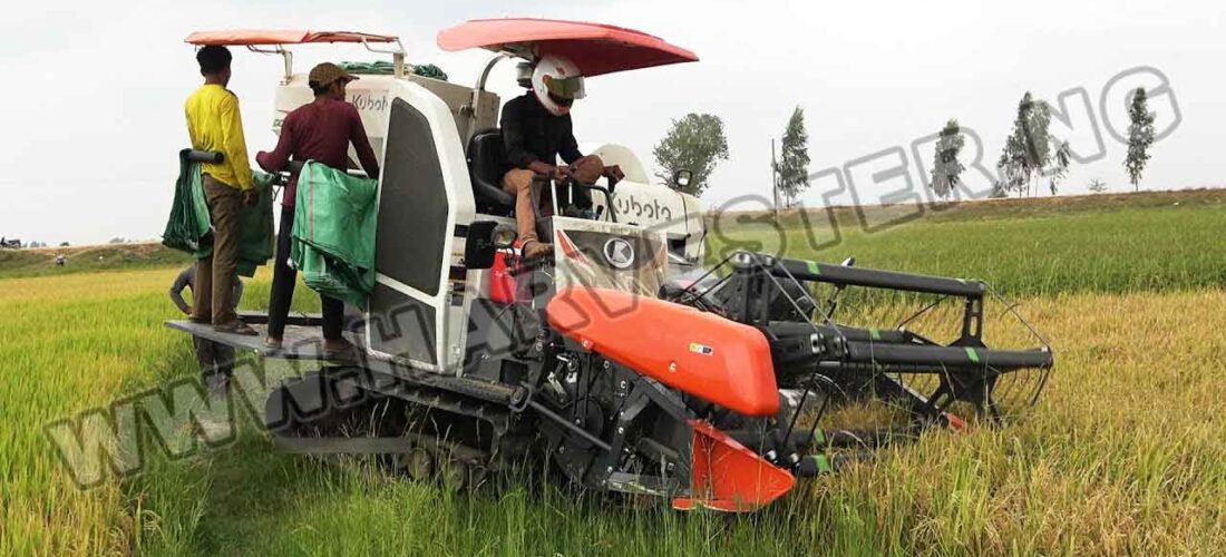 Combine-Harvester-Kubota-DC-35